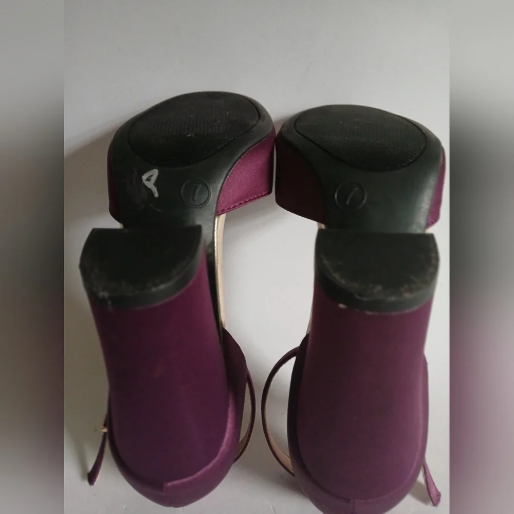 Women's A New Day burgundy fabric ankle strap heeled shoes Sz7M thick heel - Picture 15 of 16